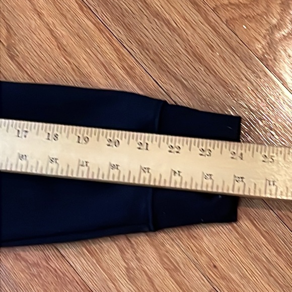 A Preowned H & M Woman size medium black and white Sweatshirt Hoodie with flower - Picture 6 of 12